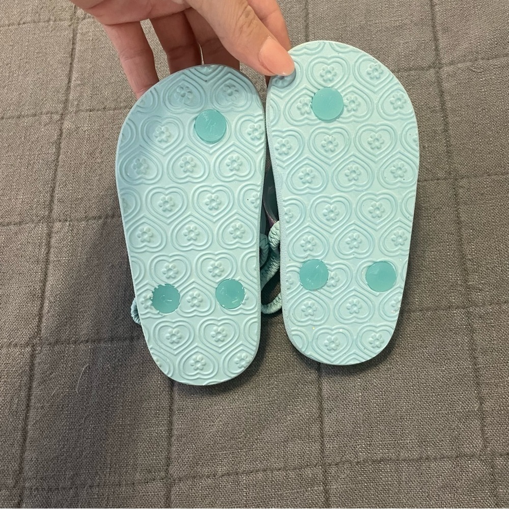 The children’s place sandals size 7 NWOT​​​​​​​ - Picture 3 of 3